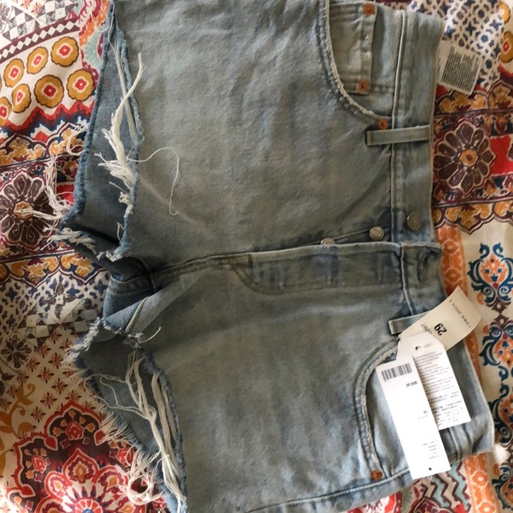 levi denim shorts OFFERS ACCEPTED - Picture 2 of 2